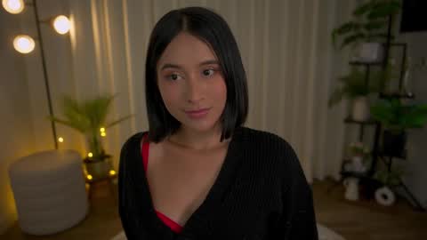 Snapshot of sensualcherry_ chatting on December 25, 1:53 am Maria- OF sensual bee online show from December 25, 1:53 am