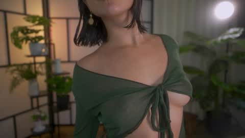 Snapshot of sensualcherry_ chatting on January 26, 2:14 am Maria- OF sensual bee online show from January 26, 2:14 am