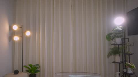 Snapshot of sensualcherry_ chatting on January 9, 5:13 am Maria- OF sensual bee online show from January 9, 5:13 am
