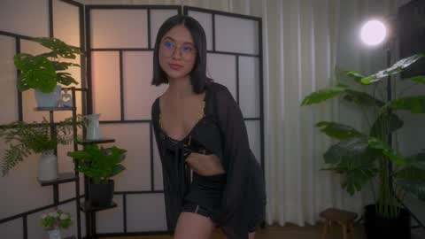 Snapshot of sensualcherry_ chatting on January 12, 11:36 pm Maria- OF sensual bee online show from January 12, 11:36 pm