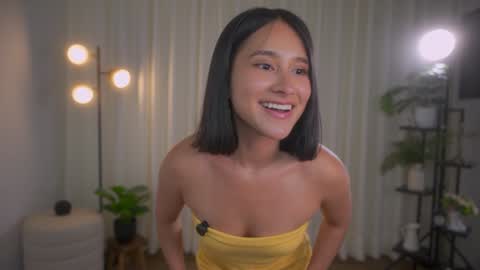 Snapshot of sensualcherry_ chatting on January 7, 11:35 pm Maria- OF sensual bee online show from January 7, 11:35 pm