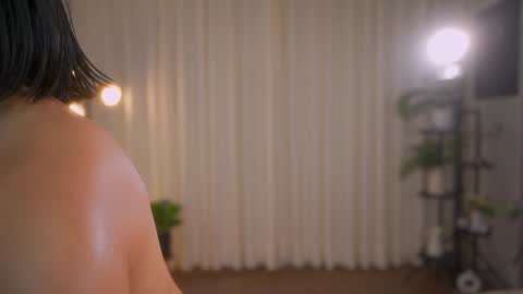 Snapshot of sensualcherry_ chatting on January 1, 6:47 am Maria- OF sensual bee online show from January 1, 6:47 am