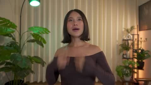 Snapshot of sensualcherry_ chatting on December 3, 11:18 pm Maria- OF sensual bee online show from December 3, 11:18 pm