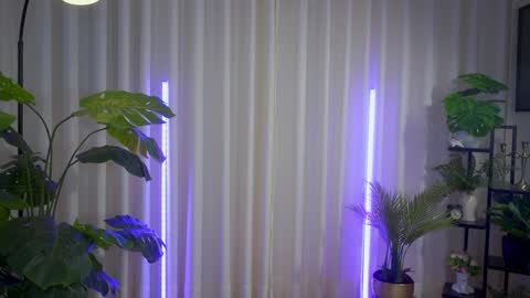 Snapshot of sensualcherry_ chatting on December 7, 5:54 am Maria- OF sensual bee online show from December 7, 5:54 am