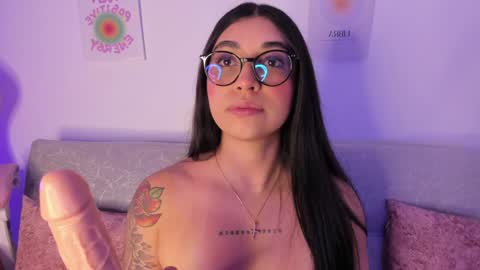 Snapshot of sensualhaven_ chatting on January 3, 3:38 am sensualhaven_ online show from January 3, 3:38 am