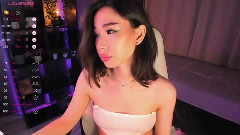 Kiki online show from December 3, 4:07 pm