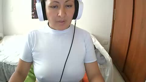 Snapshot of senthix1983 chatting on February 6, 6:24 pm senthix heyy promo en OnlyFans aprovecha 85 descuento online show from February 6, 6:24 pm