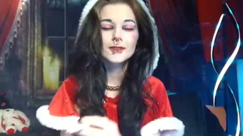 Snapshot of seraphinmunster chatting on December 19, 7:07 pm Seraphin Munster online show from December 19, 7:07 pm