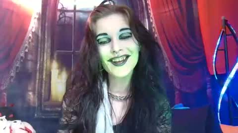 Snapshot of seraphinmunster chatting on December 4, 6:22 pm Seraphin Munster online show from December 4, 6:22 pm