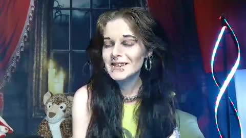 Snapshot of seraphinmunster chatting on February 8, 11:45 pm Seraphin Munster online show from February 8, 11:45 pm