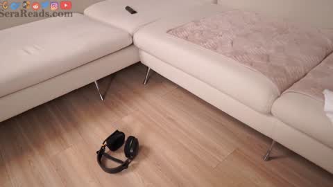 SeraReads online show from October 1, 3:33 pm