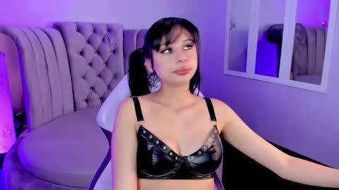 Snapshot of seren_bleck chatting on March 7, 3:29 am Seren Follow me online show from March 7, 3:29 am