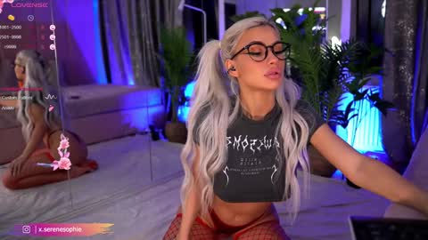 Snapshot of serene_sophiex chatting on January 29, 9:17 pm Serene Sophiex online show from January 29, 9:17 pm
