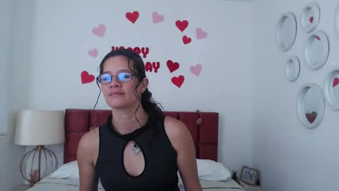 Snapshot of sereneclarks_ chatting on February 22, 12:40 pm sereneclarks_ online show from February 22, 12:40 pm