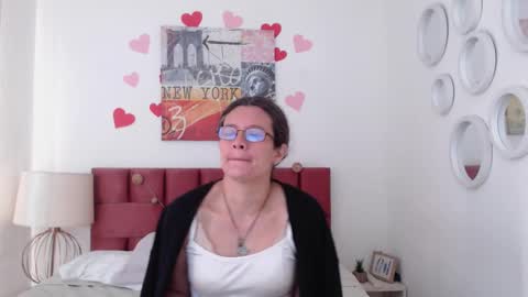 Snapshot of sereneclarks_ chatting on March 8, 3:13 pm sereneclarks_ online show from March 8, 3:13 pm
