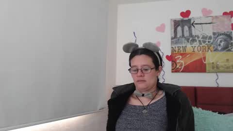 Snapshot of sereneclarks_ chatting on September 12, 1:35 pm sereneclarks_ online show from September 12, 1:35 pm