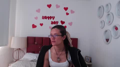 Snapshot of sereneclarks_ chatting on February 20, 3:30 pm sereneclarks_ online show from February 20, 3:30 pm