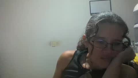 Snapshot of sereneclarks_ chatting on February 22, 9:59 pm sereneclarks_ online show from February 22, 9:59 pm