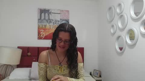 Snapshot of sereneclarks_ chatting on February 12, 12:44 pm sereneclarks_ online show from February 12, 12:44 pm