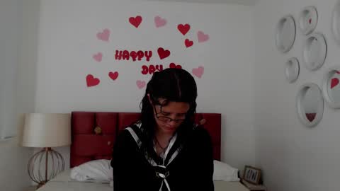 Snapshot of sereneclarks_ chatting on February 15, 12:33 pm sereneclarks_ online show from February 15, 12:33 pm