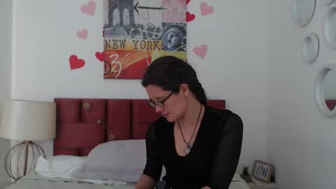 Snapshot of sereneclarks_ chatting on March 5, 6:45 pm sereneclarks_ online show from March 5, 6:45 pm
