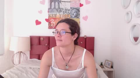 Snapshot of sereneclarks_ chatting on March 8, 6:16 pm sereneclarks_ online show from March 8, 6:16 pm
