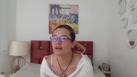 Snapshot of sereneclarks_ chatting on February 13, 3:24 pm sereneclarks_ online show from February 13, 3:24 pm