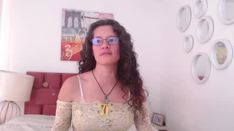 Snapshot of sereneclarks_ chatting on February 12, 6:51 pm sereneclarks_ online show from February 12, 6:51 pm