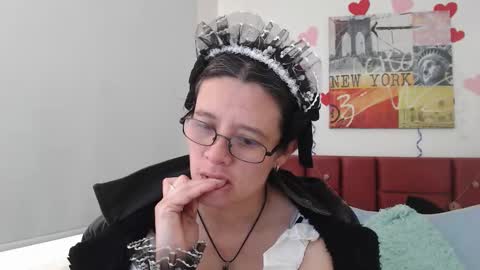 Snapshot of sereneclarks_ chatting on September 11, 1:34 pm sereneclarks_ online show from September 11, 1:34 pm