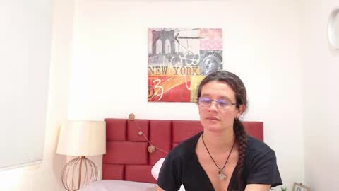 Snapshot of sereneclarks_ chatting on February 4, 3:36 pm sereneclarks_ online show from February 4, 3:36 pm