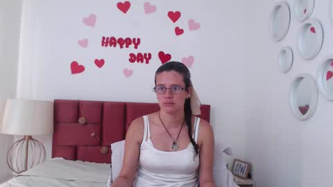 Snapshot of sereneclarks_ chatting on February 20, 6:35 pm sereneclarks_ online show from February 20, 6:35 pm