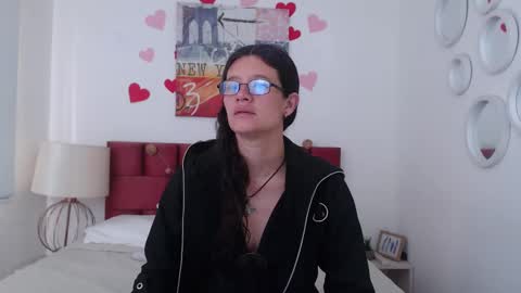 Snapshot of sereneclarks_ chatting on March 3, 12:39 pm sereneclarks_ online show from March 3, 12:39 pm