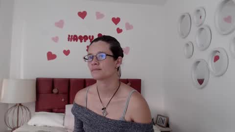 Snapshot of sereneclarks_ chatting on February 19, 12:33 pm sereneclarks_ online show from February 19, 12:33 pm