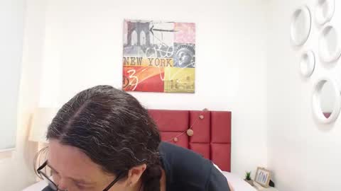Snapshot of sereneclarks_ chatting on February 4, 12:33 pm sereneclarks_ online show from February 4, 12:33 pm