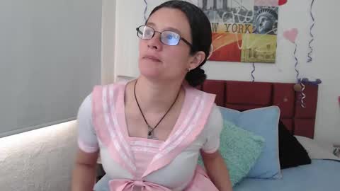 Snapshot of sereneclarks_ chatting on September 13, 1:46 pm sereneclarks_ online show from September 13, 1:46 pm