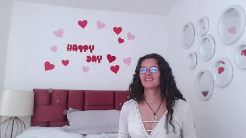 Snapshot of sereneclarks_ chatting on February 25, 6:44 pm sereneclarks_ online show from February 25, 6:44 pm