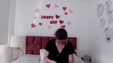 Snapshot of sereneclarks_ chatting on February 18, 3:10 pm sereneclarks_ online show from February 18, 3:10 pm
