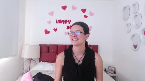 Snapshot of sereneclarks_ chatting on February 27, 12:34 pm sereneclarks_ online show from February 27, 12:34 pm