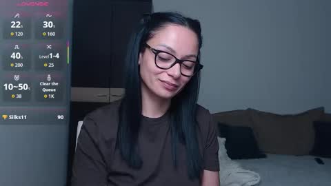 SereneSophi online show from March 6, 7:40 am