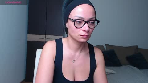 SereneSophi online show from April 8, 3:31 am