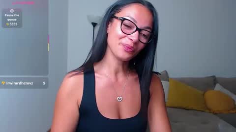 SereneSophi online show from September 18, 12:25 am