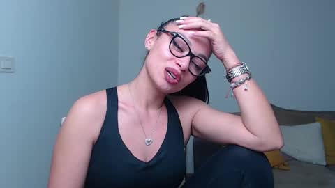 SereneSophi online show from March 5, 8:32 pm