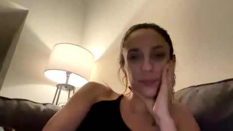 serenityroseee online show from April 8, 4:48 am