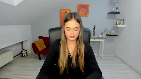 serenlys online show from November 4, 9:05 pm