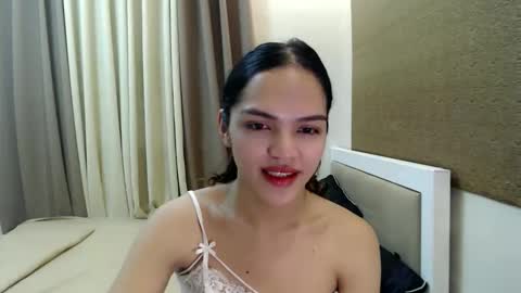 Snapshot of servicedoll18 chatting on September 17, 10:24 pm Bella online show from September 17, 10:24 pm
