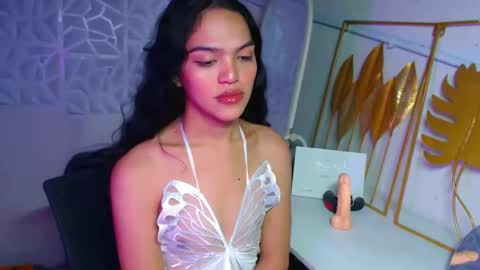 Bella online show from December 3, 4:40 pm