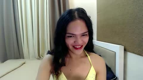 Snapshot of servicedoll18 chatting on September 15, 10:11 pm Bella online show from September 15, 10:11 pm