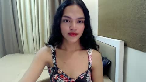 Snapshot of servicedoll18 chatting on September 9, 5:35 pm Bella online show from September 9, 5:35 pm