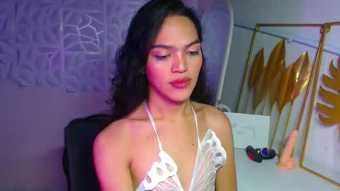 Bella online show from December 4, 8:19 pm