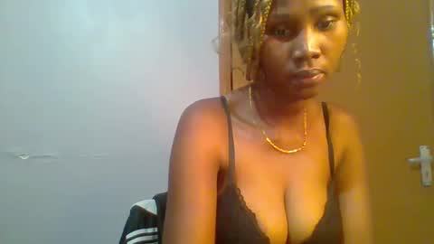 Snapshot of sexie_love chatting on February 27, 5:18 am Nancy online show from February 27, 5:18 am
